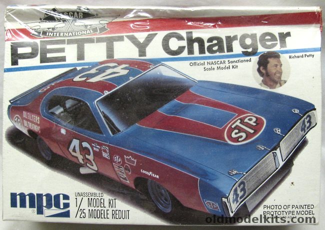 MPC 1/25 Richard Petty Dodge Charger NASCAR, 1-1713 plastic model kit